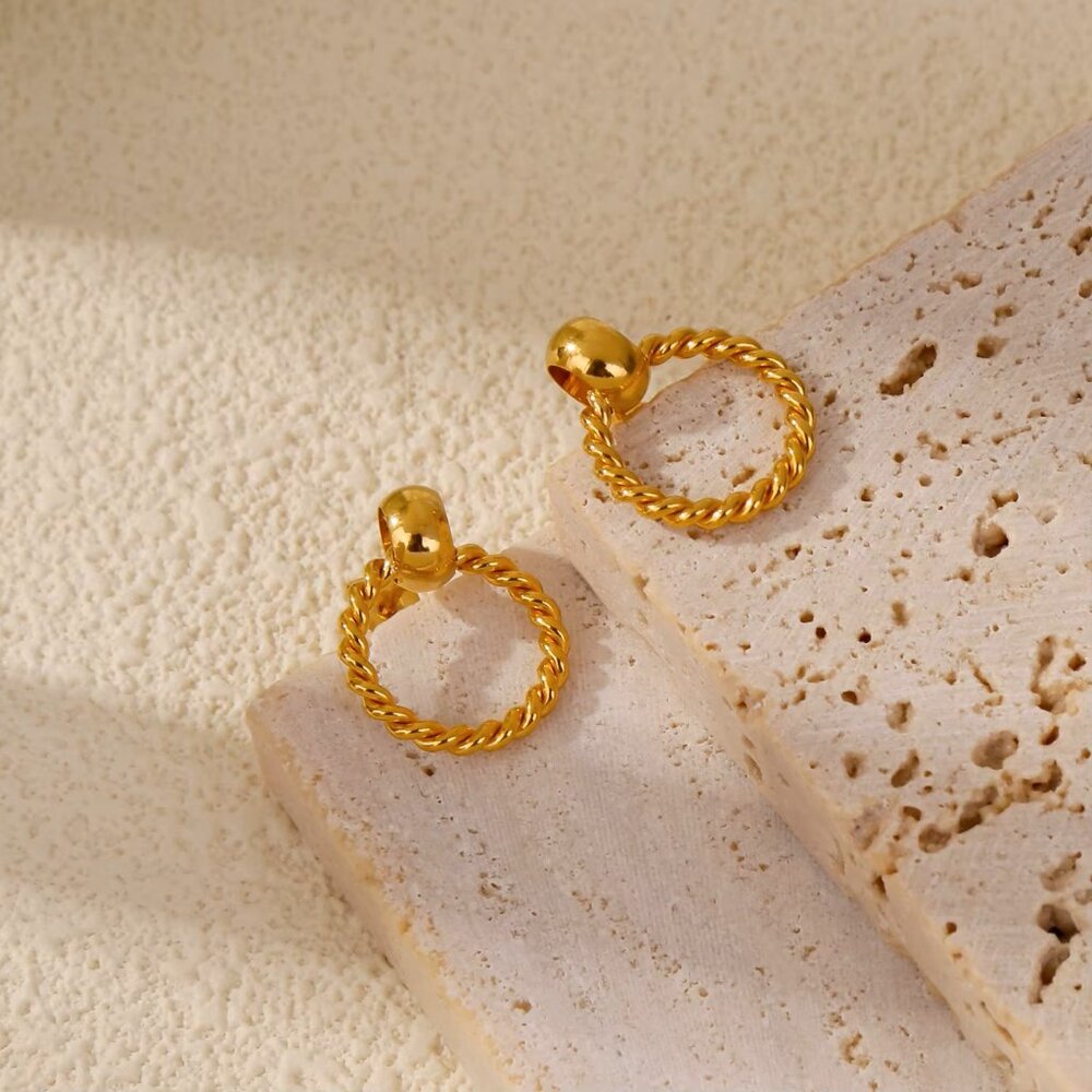 Gold twisted rope hoop earrings